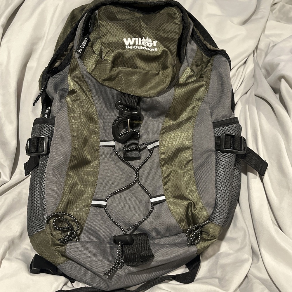 Wilcor Outdoors Daypack Hiking Backpack Green/Gray 19"